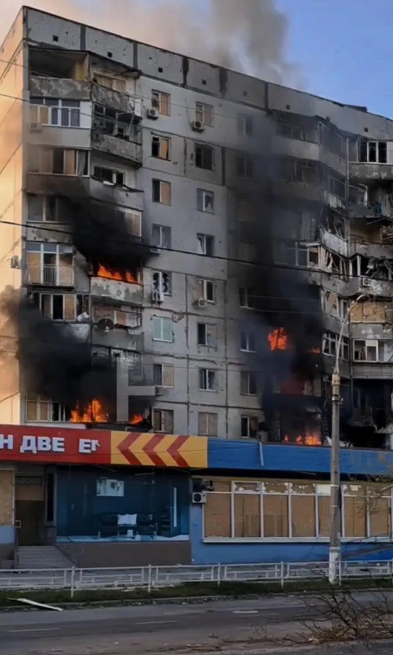Херсон,багатоповерхівка пошкоджена москалями