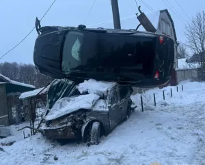 ДТП у Харківському районі: через занос на узбіччі зіткнулися два автомобілі