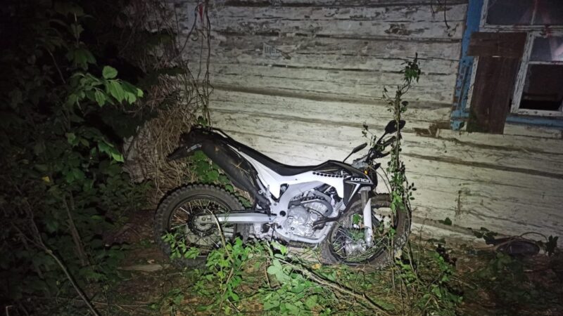 На Рівненщині мотоцикл з дітьми врізався в будинок: вони з жахливими переломами в лікарні