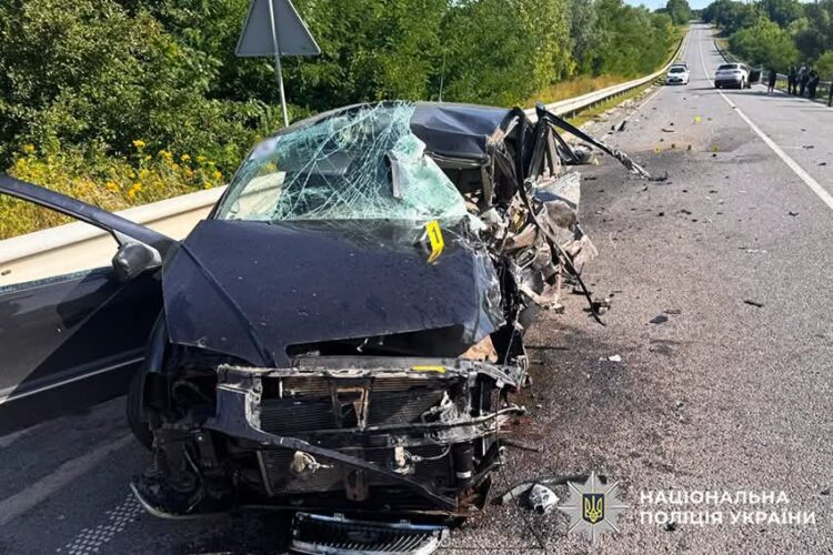 Подружжя пенсіонерів загинуло у страшній ДТП на Хмельниччині: водійку кросовера затримали
