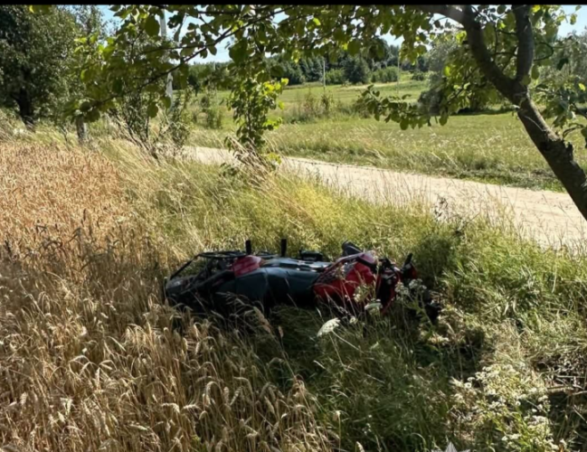 На Львівщині 22-річний мотоцикліст загинув, врізавшись у дерево