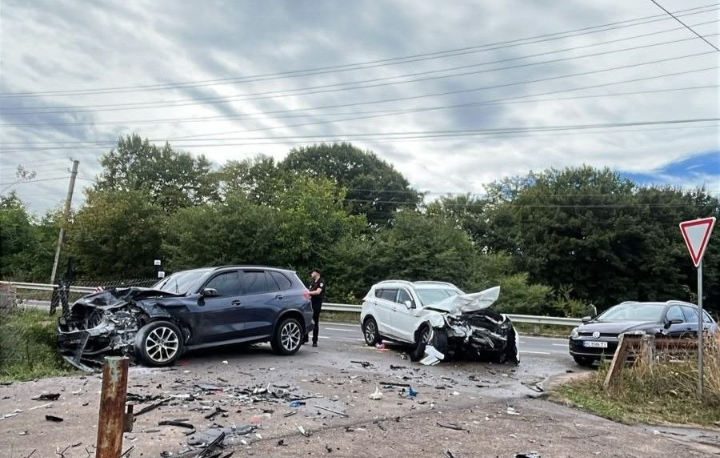 Двоє травмованих у ДТП на Львівщині: зіткнулися Jetour та BMW